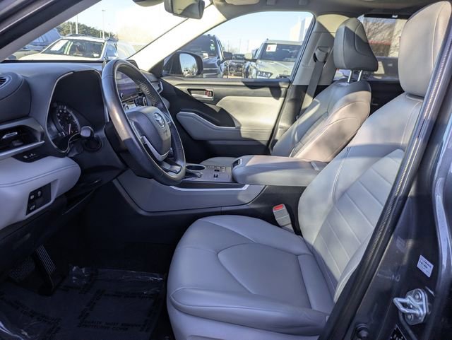 Used 2023 Toyota Highlander XLE image 25