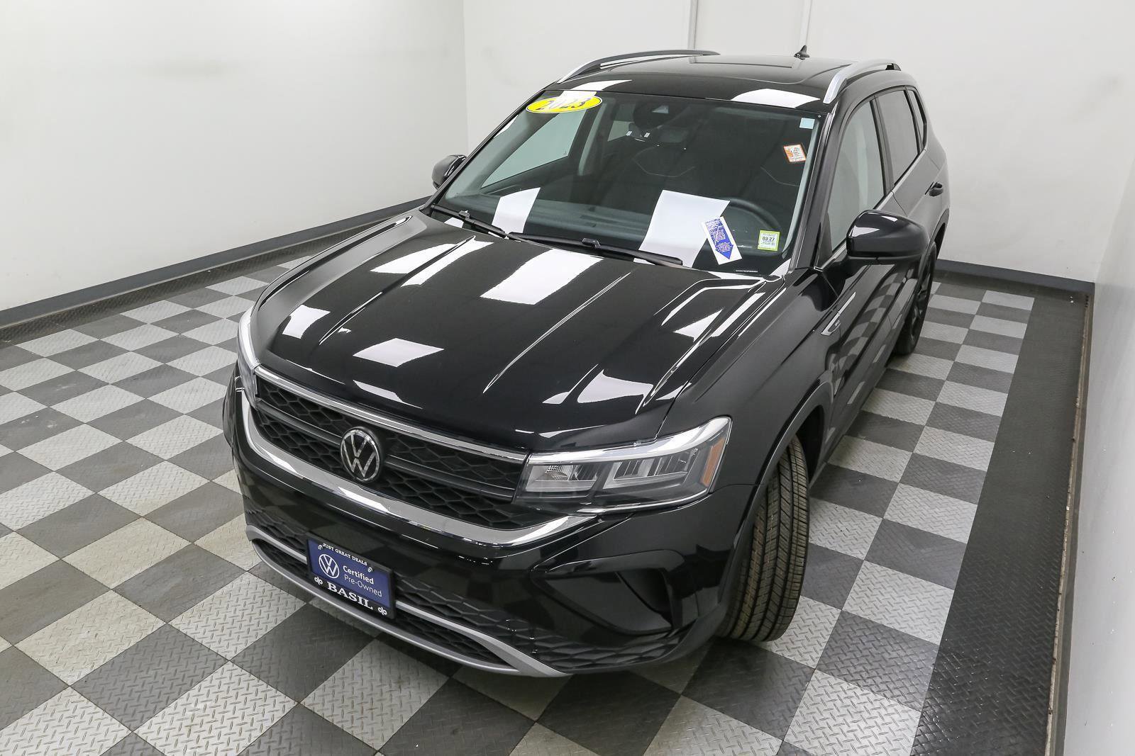 Certified 2023 Volkswagen Taos SE w/ Panoramic Sunroof Package AWD/4WD image 7