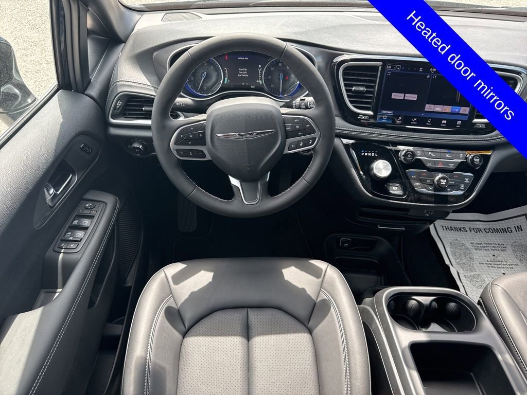 New 2026 Chrysler Pacifica Select image 5