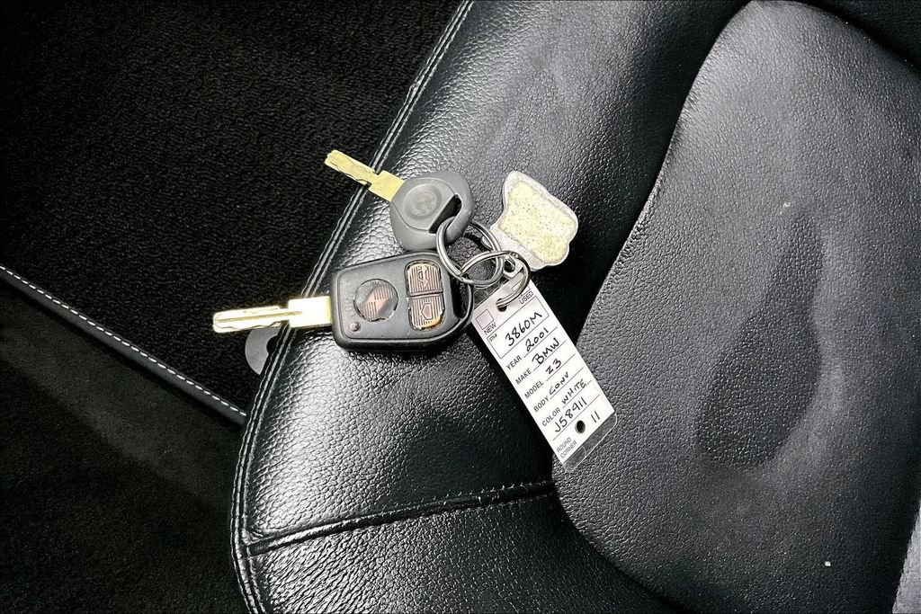 Used 2001 BMW Z3 3.0i RWD image 30