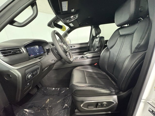 Used 2024 Jeep Wagoneer L Series II image 7