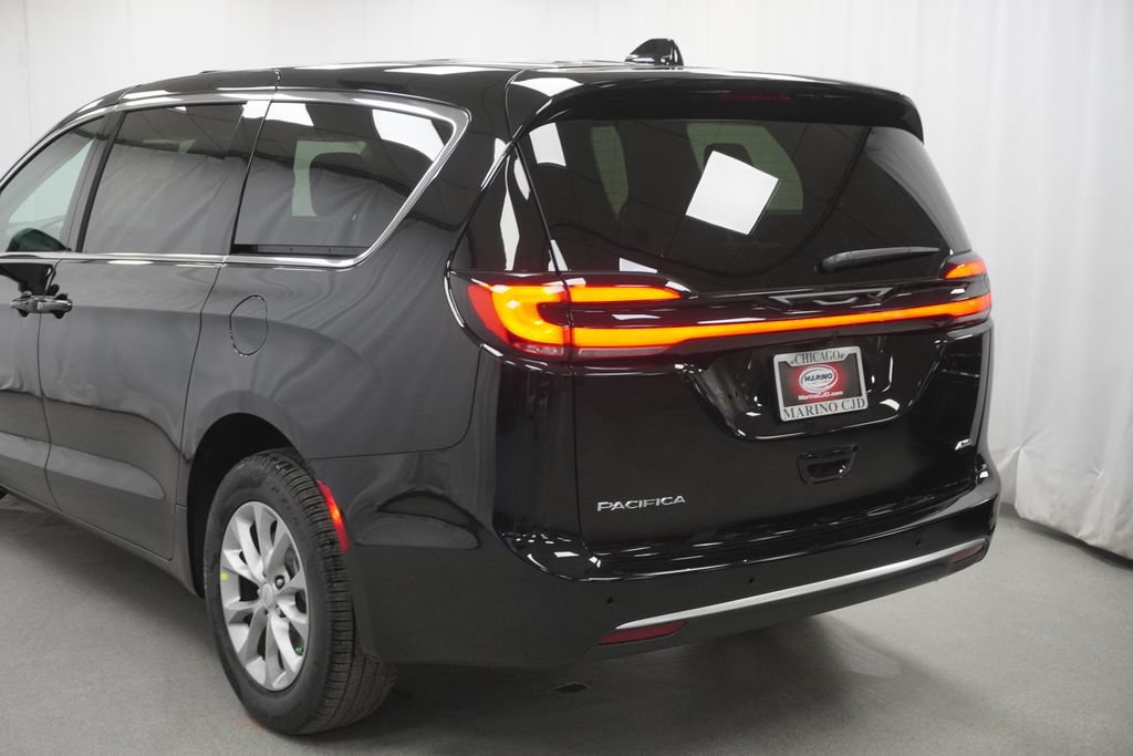 New 2027 Chrysler Pacifica Select AWD/4WD image 12