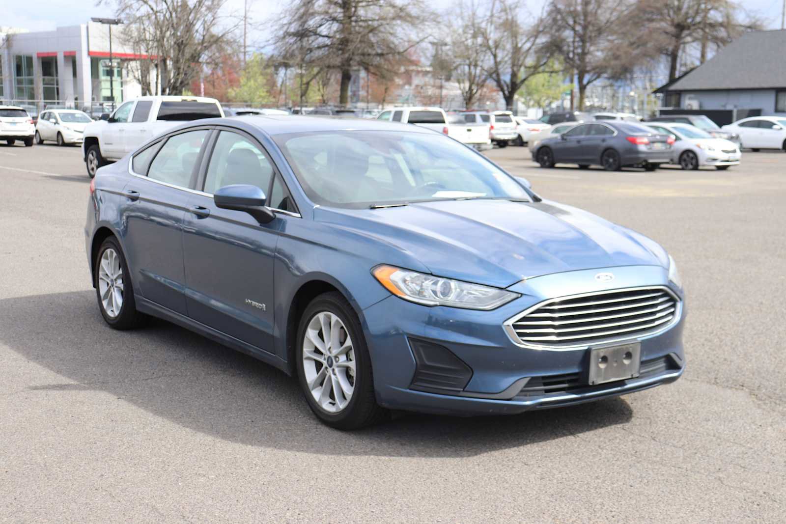 Used 2019 Ford Fusion SE image 3