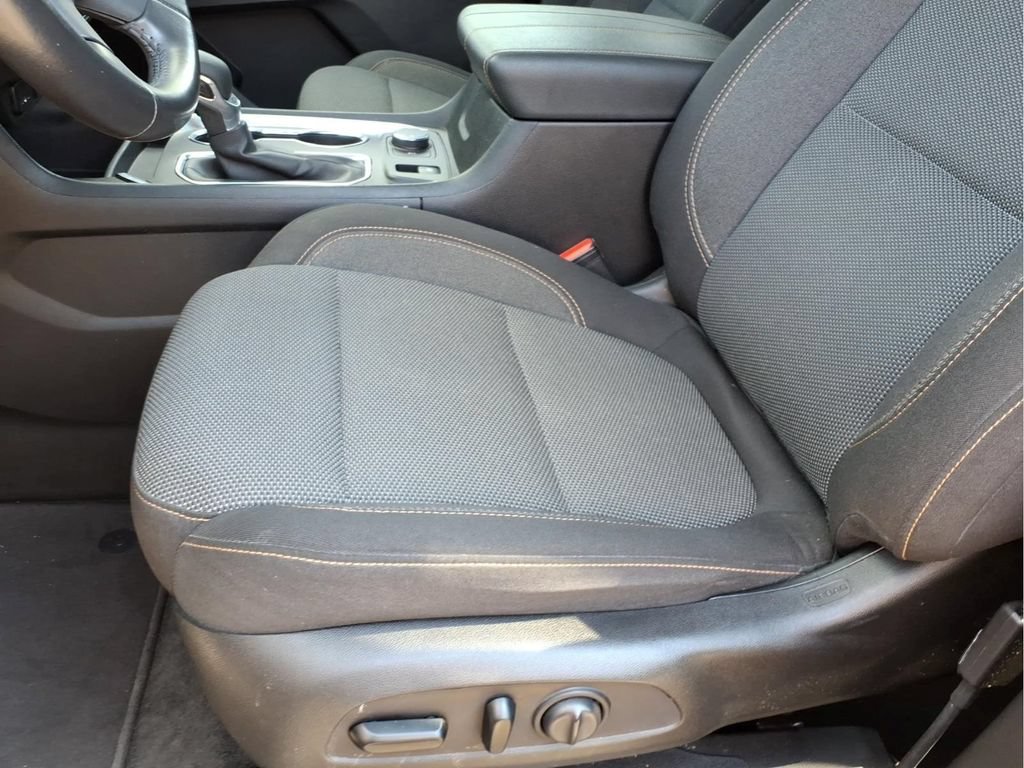 Used 2021 Chevrolet Traverse LT FWD image 16