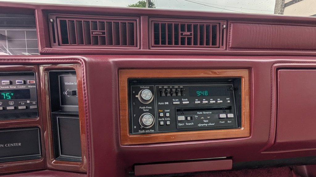 Used 1992 Cadillac Fleetwood Coupe FWD image 10