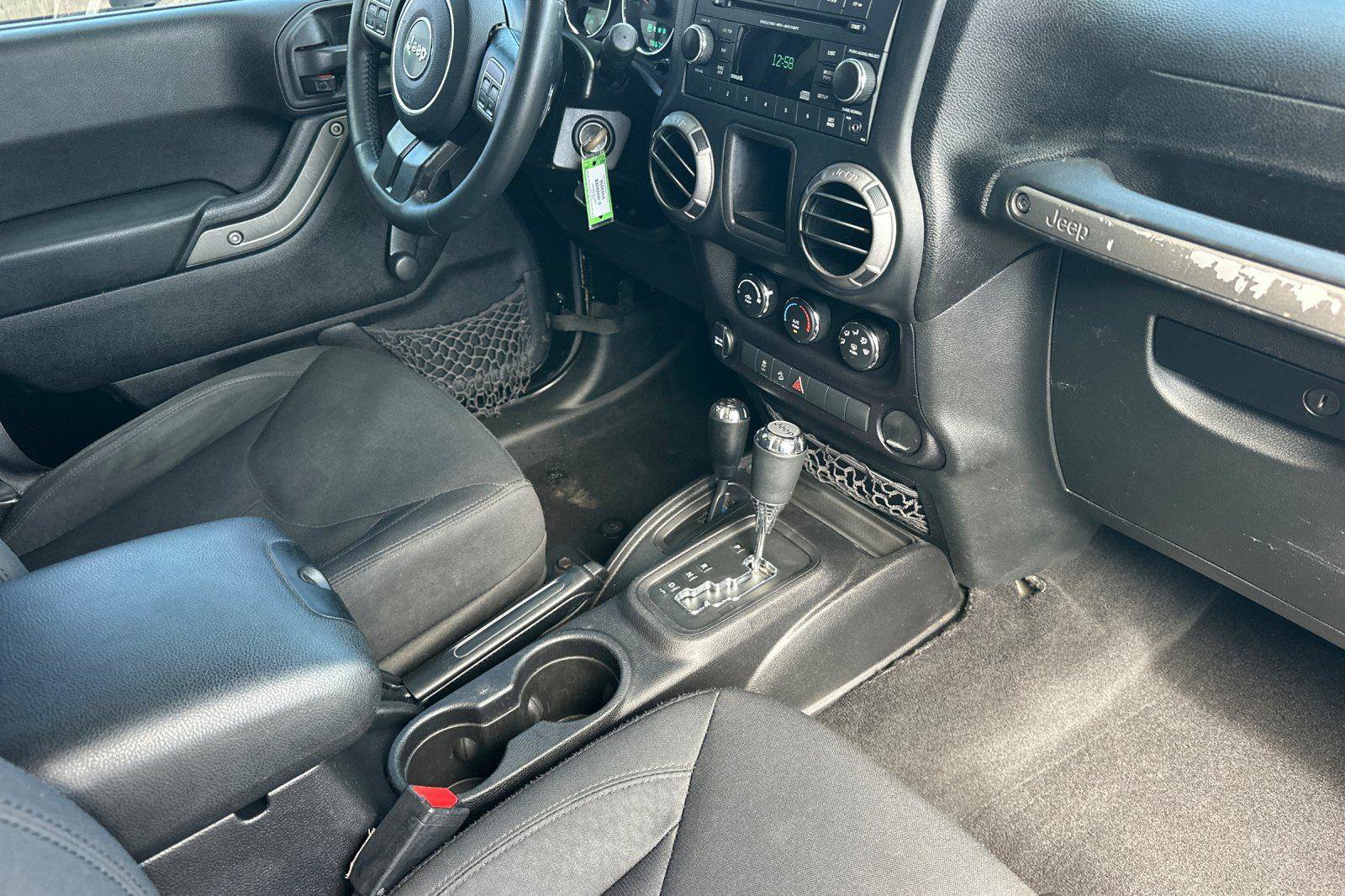 Used 2015 Jeep Wrangler Unlimited Sport w/ Connectivity Group image 16