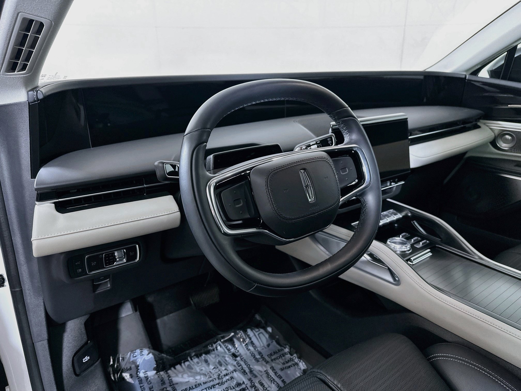 Used 2025 Lincoln Nautilus Reserve AWD/4WD image 9