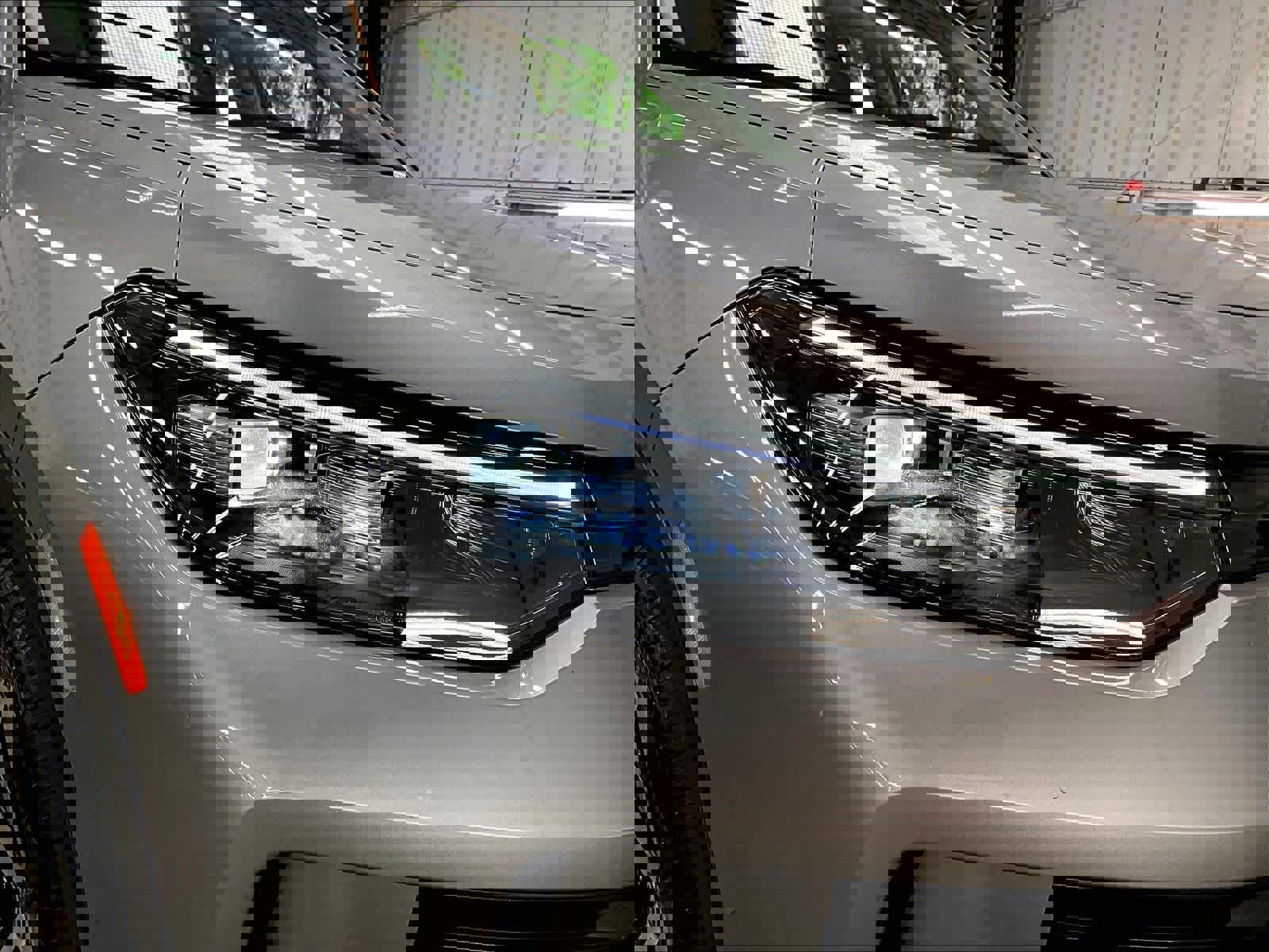 Certified 2025 Volkswagen Tiguan SE w/ Panoramic Sunroof Package image 31