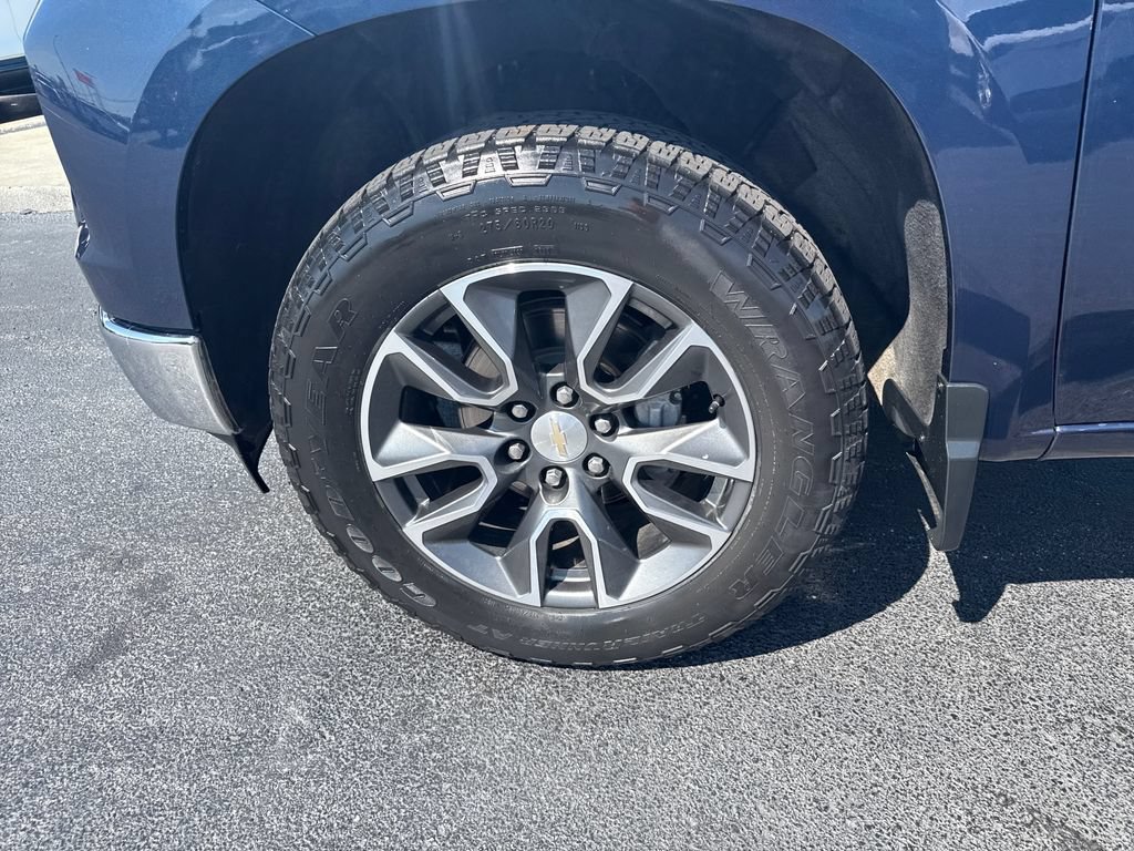 Used 2023 Chevrolet Silverado 1500 LT AWD/4WD image 39