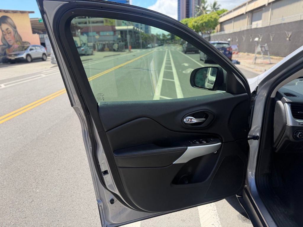 Used 2018 Jeep Cherokee Latitude Plus FWD image 8