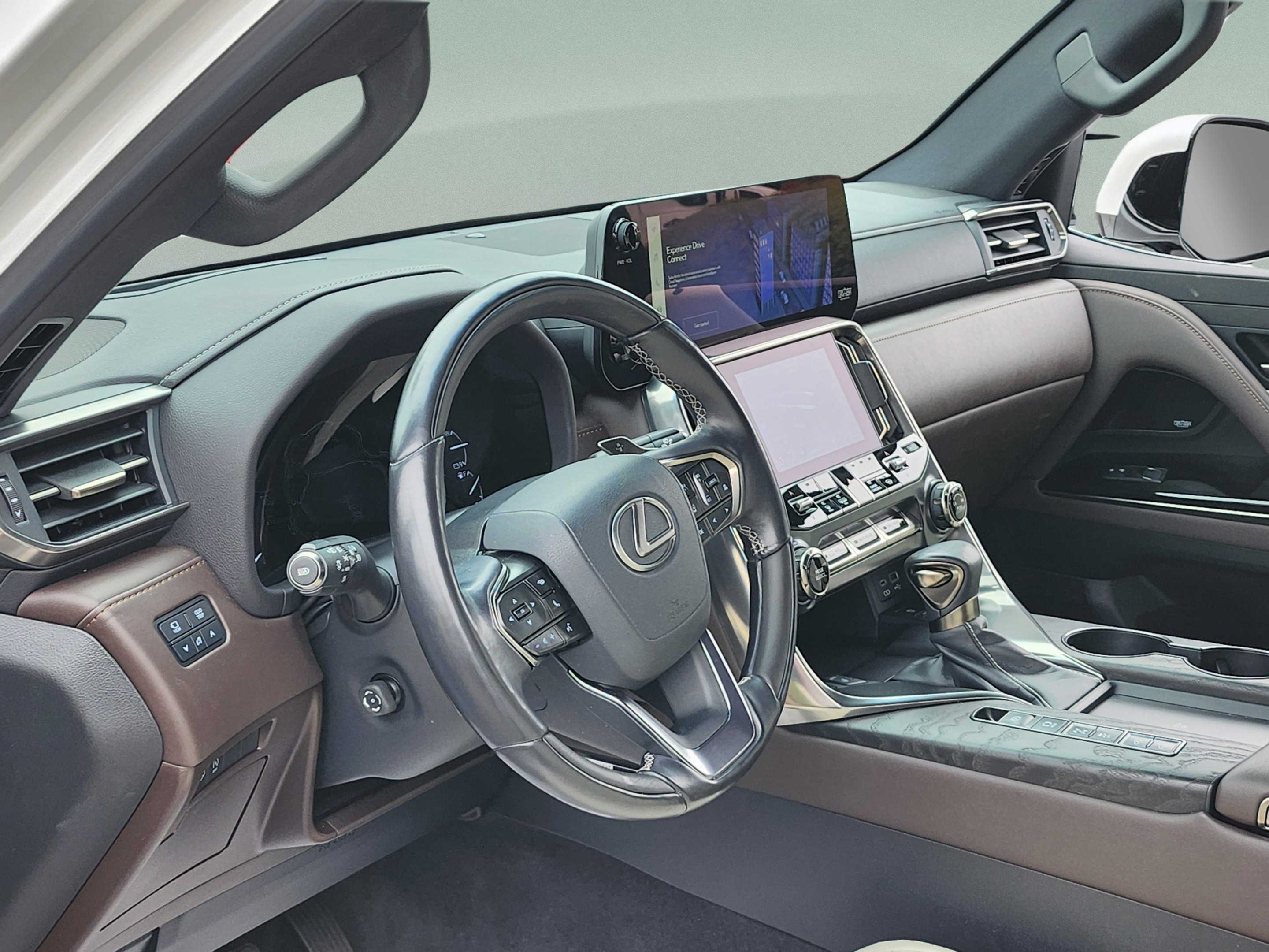 Used 2023 Lexus LX 600 4WD w/ Accessory Package (Z1) image 10