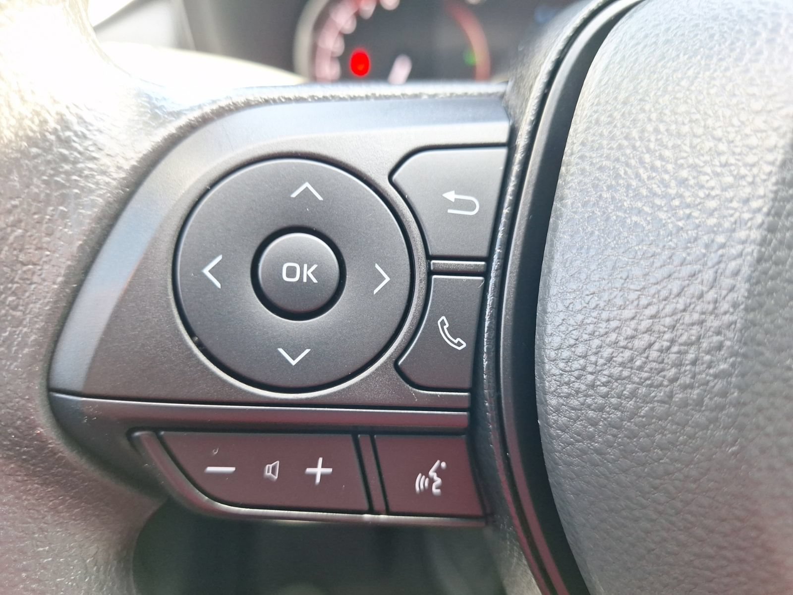 Used 2024 Toyota RAV4 XLE w/ Convenience Package FWD image 21