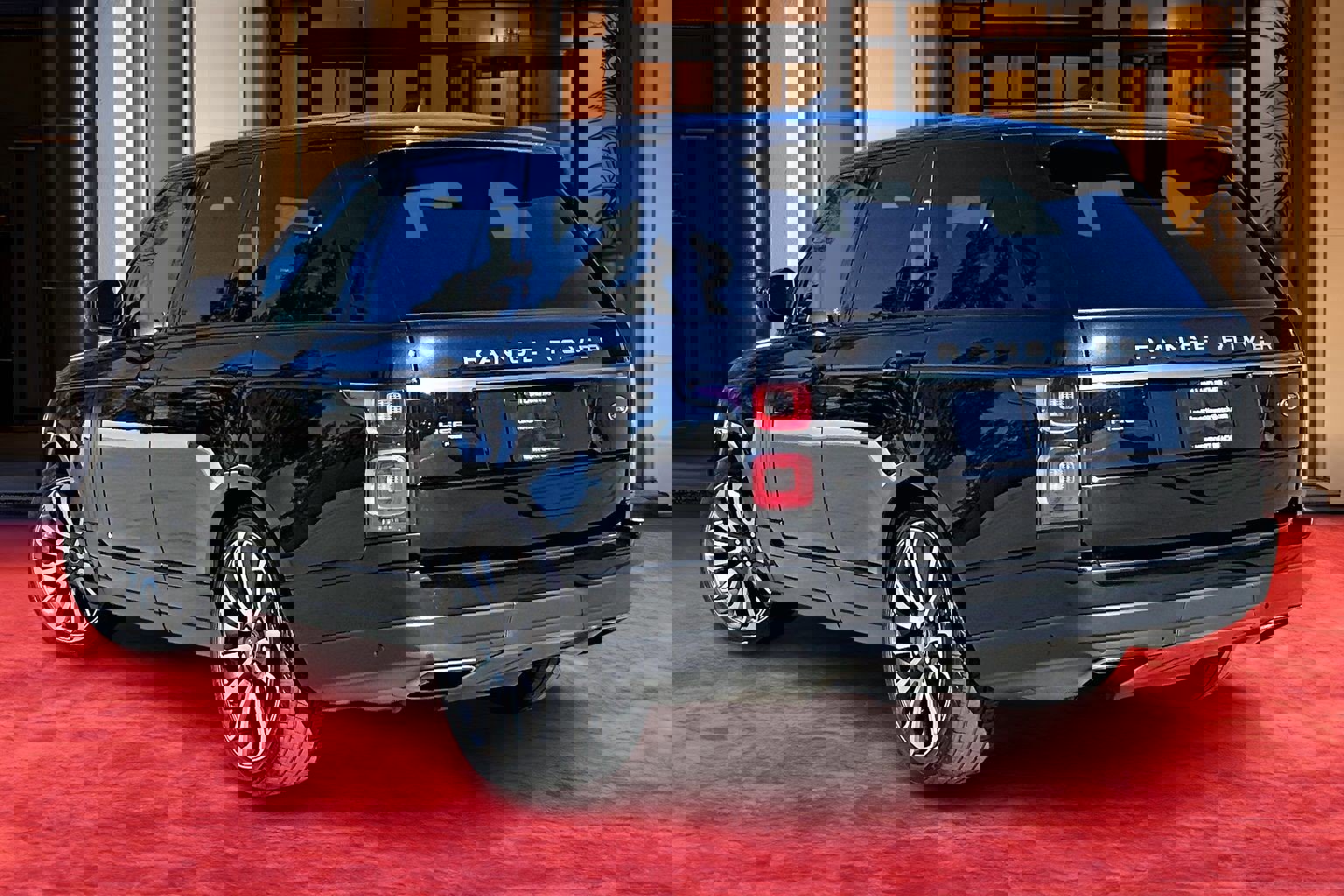 Used 2020 Land Rover Range Rover HSE image 9