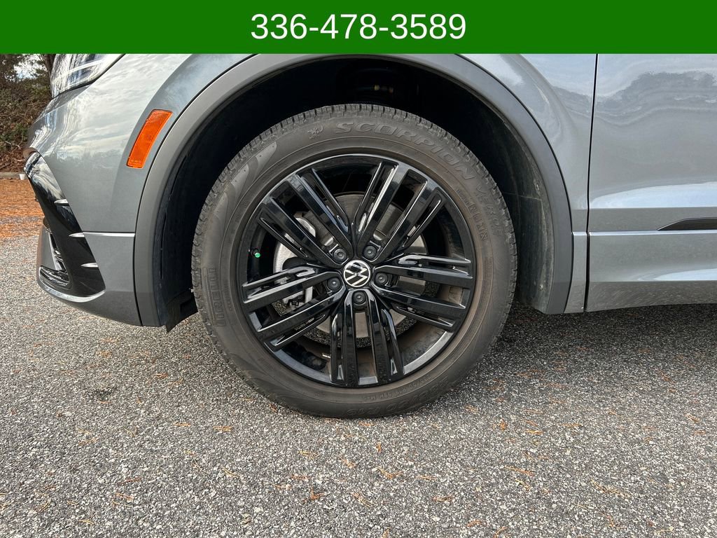 Used 2022 Volkswagen Tiguan SE R-Line image 21