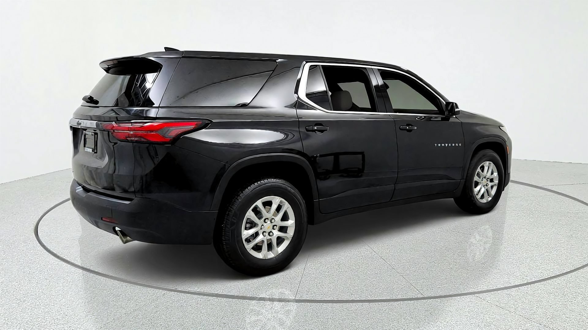 Certified 2024 Chevrolet Traverse LS w/ Safety Package AWD/4WD image 5