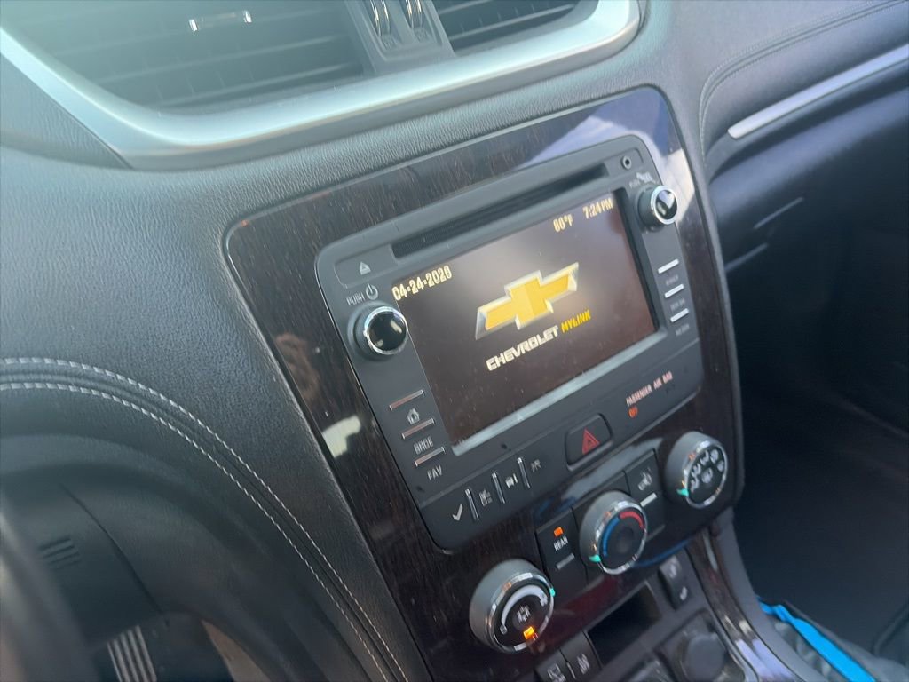 Used 2017 Chevrolet Traverse LT w/ Style and Technology Package FWD image 13