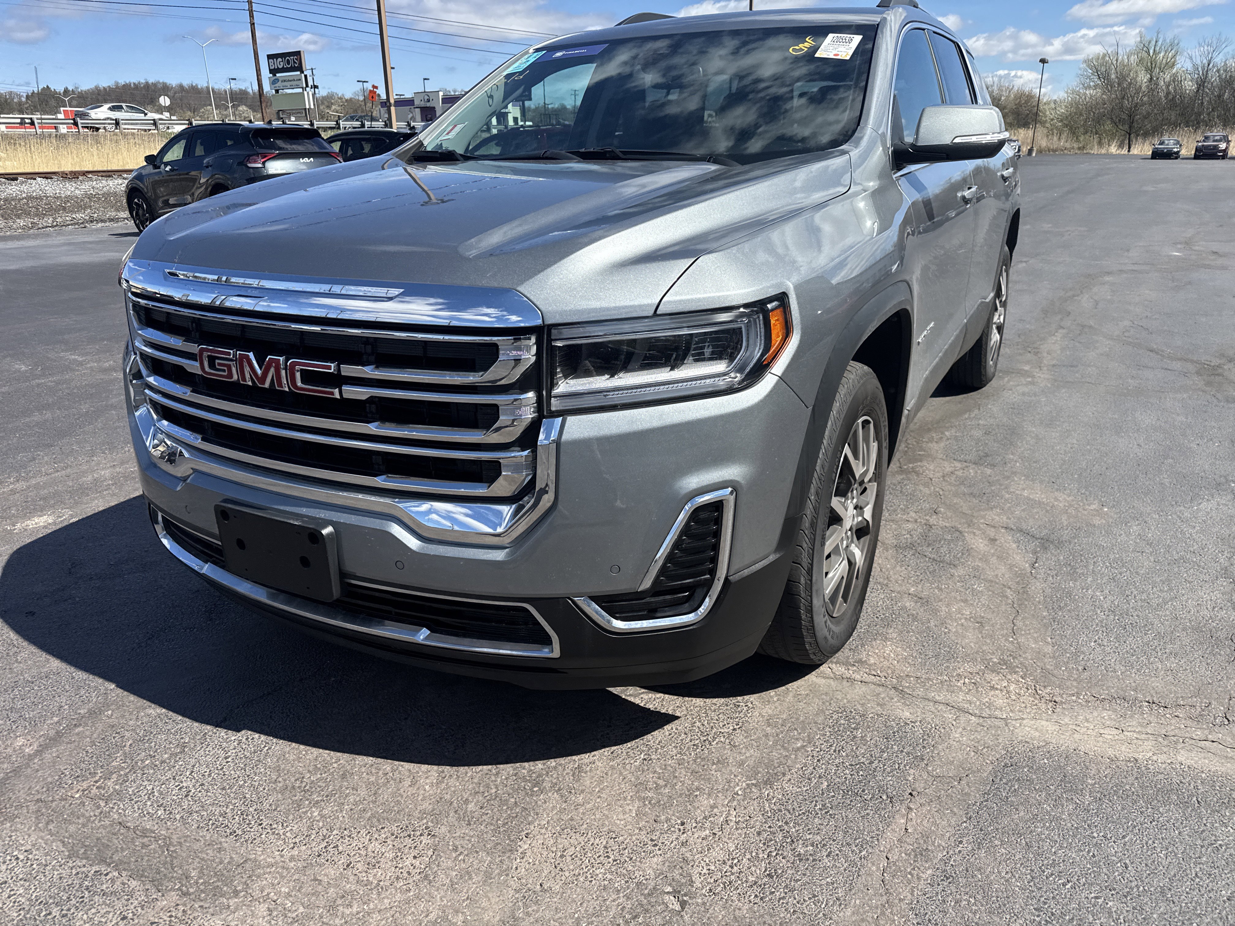 Used 2023 GMC Acadia SLE w/ Driver Convenience Package image 10