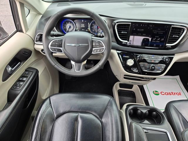 Used 2022 Chrysler Pacifica Touring-L FWD image 13