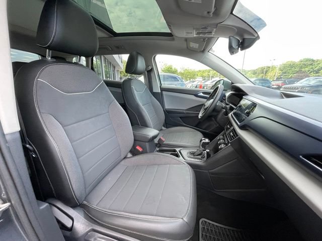 Used 2023 Volkswagen Taos SE w/ Panoramic Sunroof Package FWD image 29