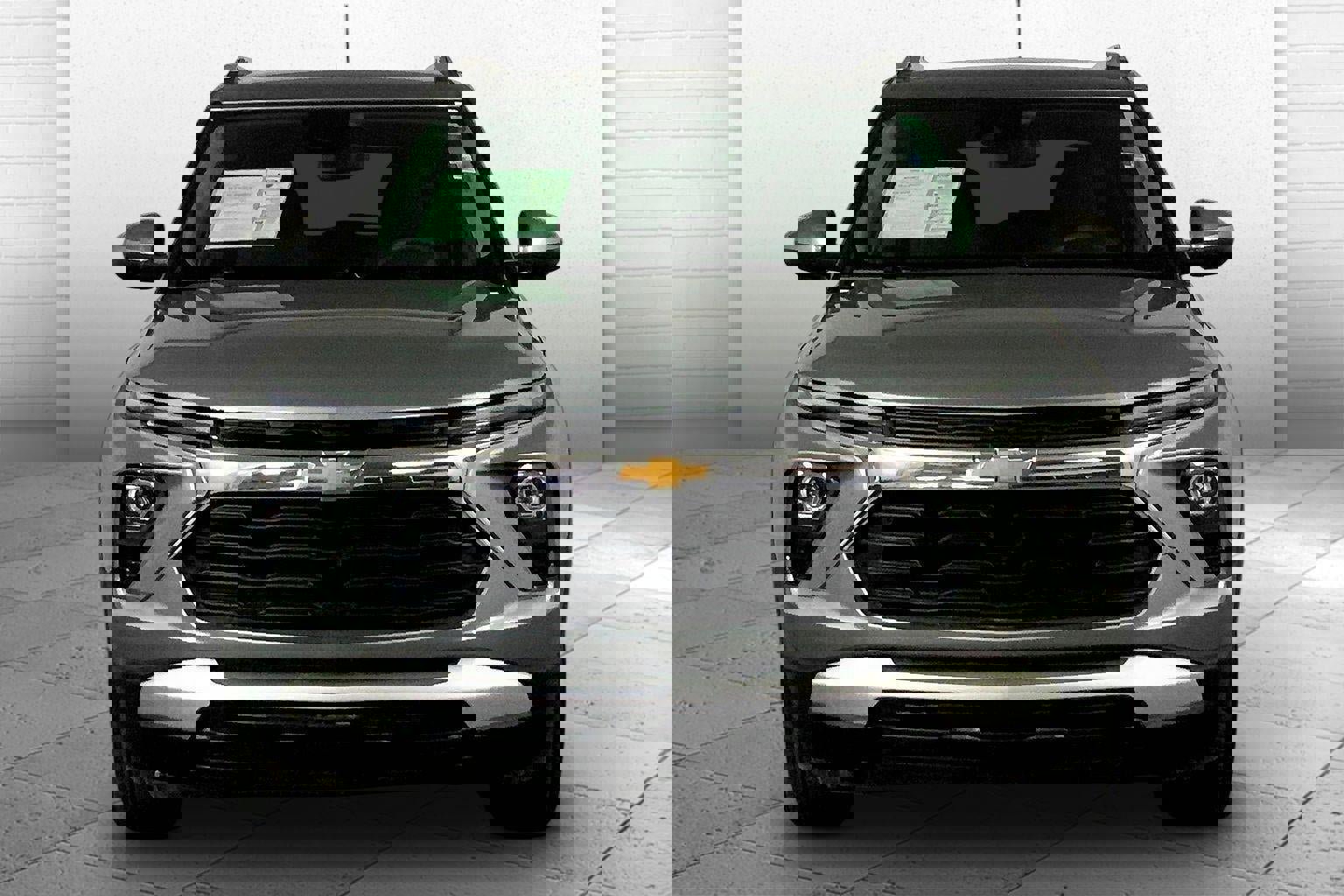 Used 2025 Chevrolet TrailBlazer LT AWD/4WD image 2