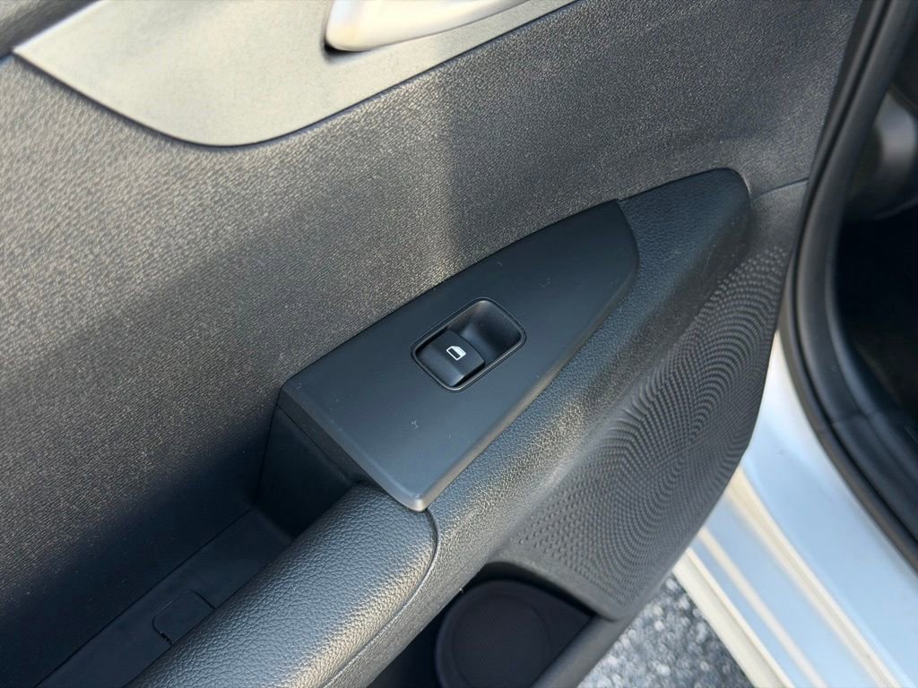 Used 2021 Kia Forte LXS FWD image 17