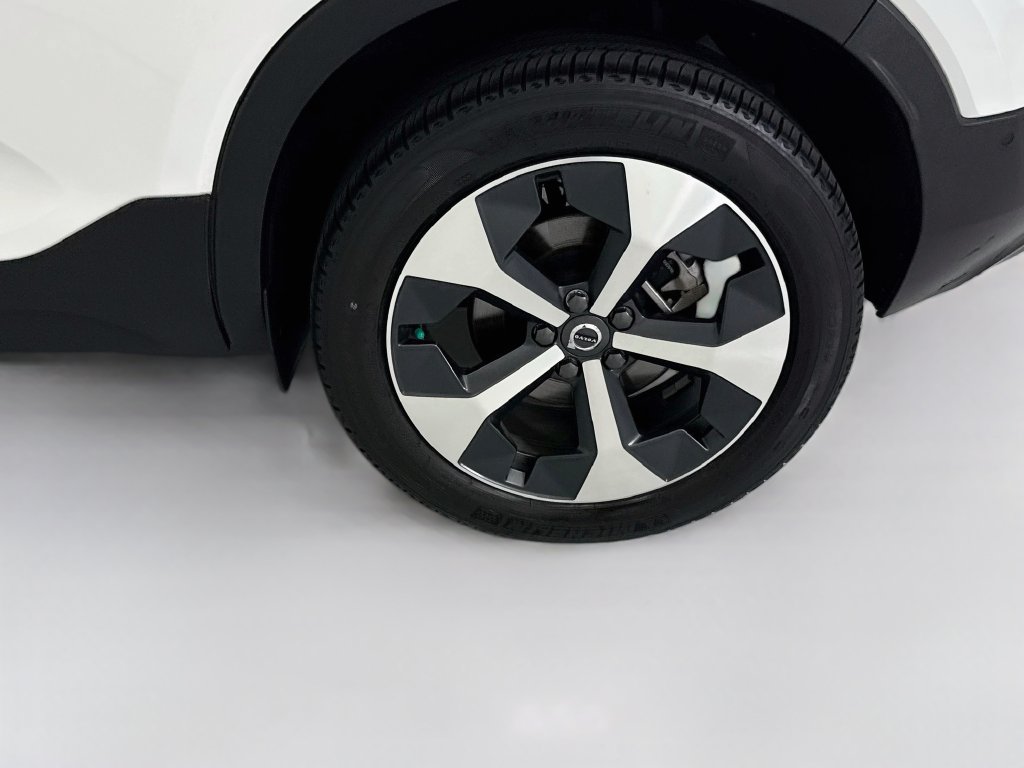 Used 2023 Volvo XC40 B5 Plus w/ Driver Assist Package AWD/4WD image 30