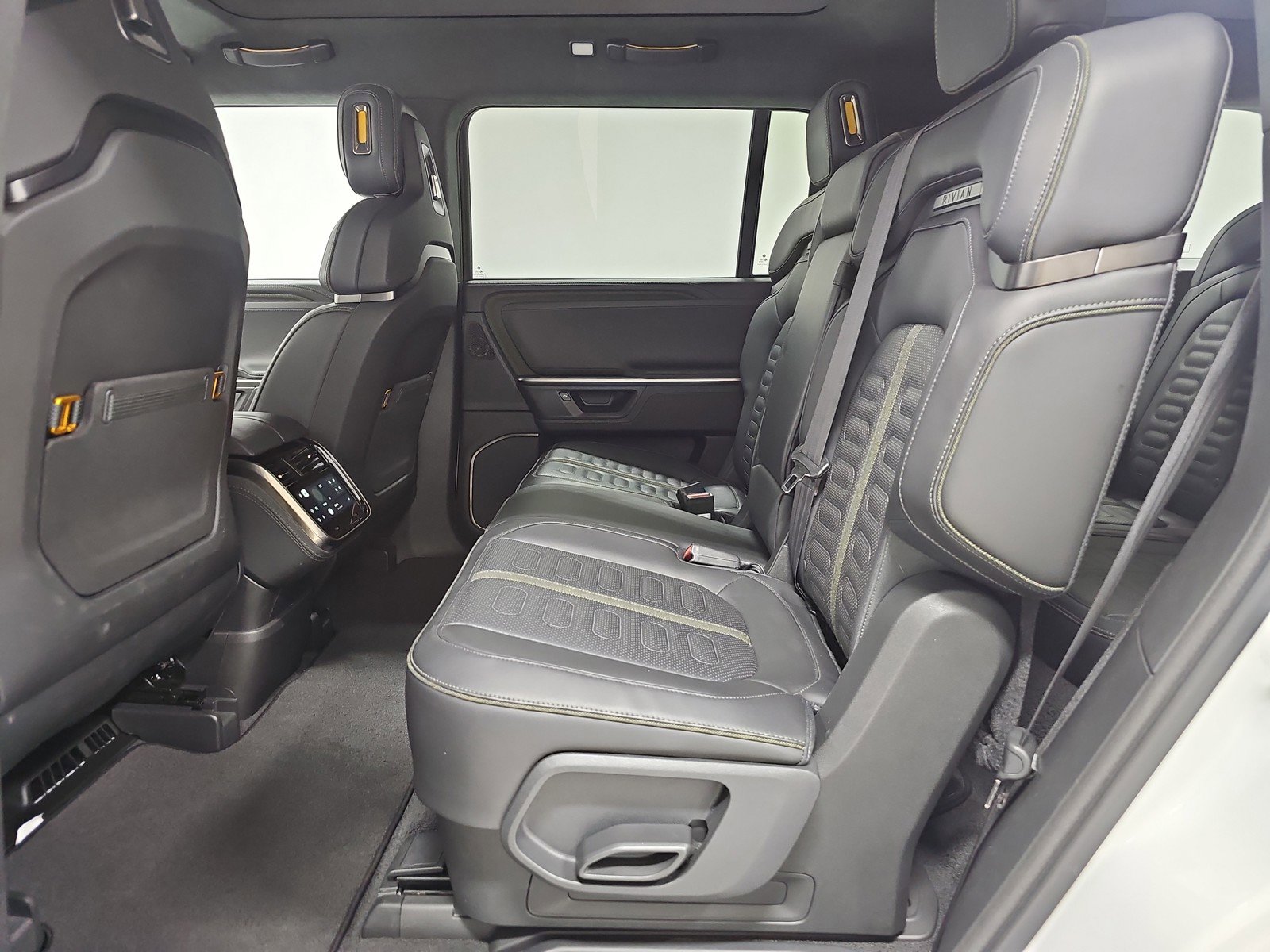 Used 2025 Rivian R1S Adventure image 21