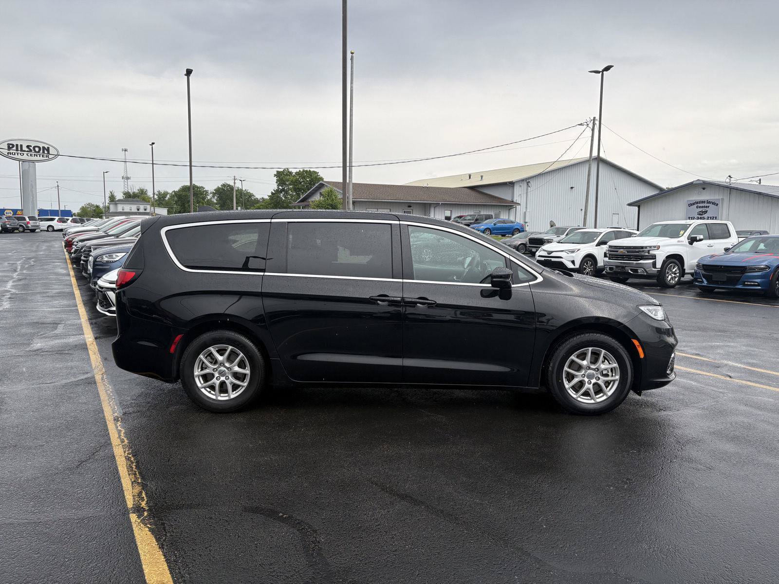 Used 2025 Chrysler Pacifica Select FWD image 26