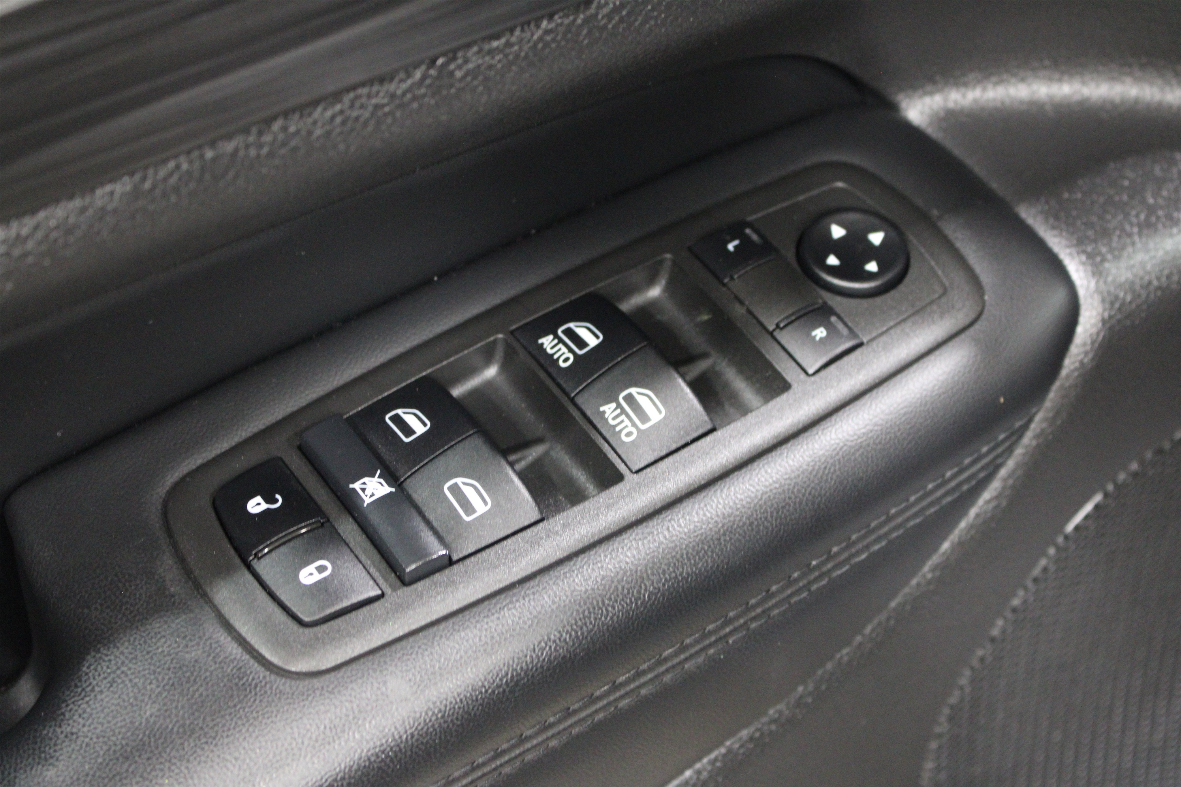 Used 2022 Jeep Grand Cherokee Laredo X AWD/4WD image 7