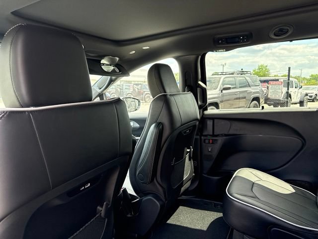 New 2027 Chrysler Pacifica Limited w/ Family Tech Group FWD image 18