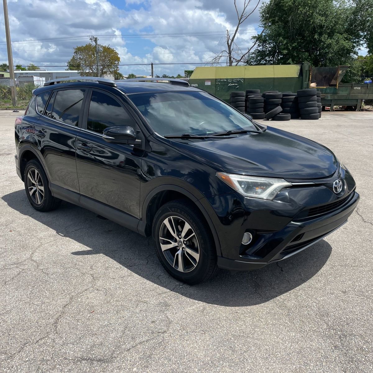 Used 2016 Toyota RAV4 XLE FWD image 2