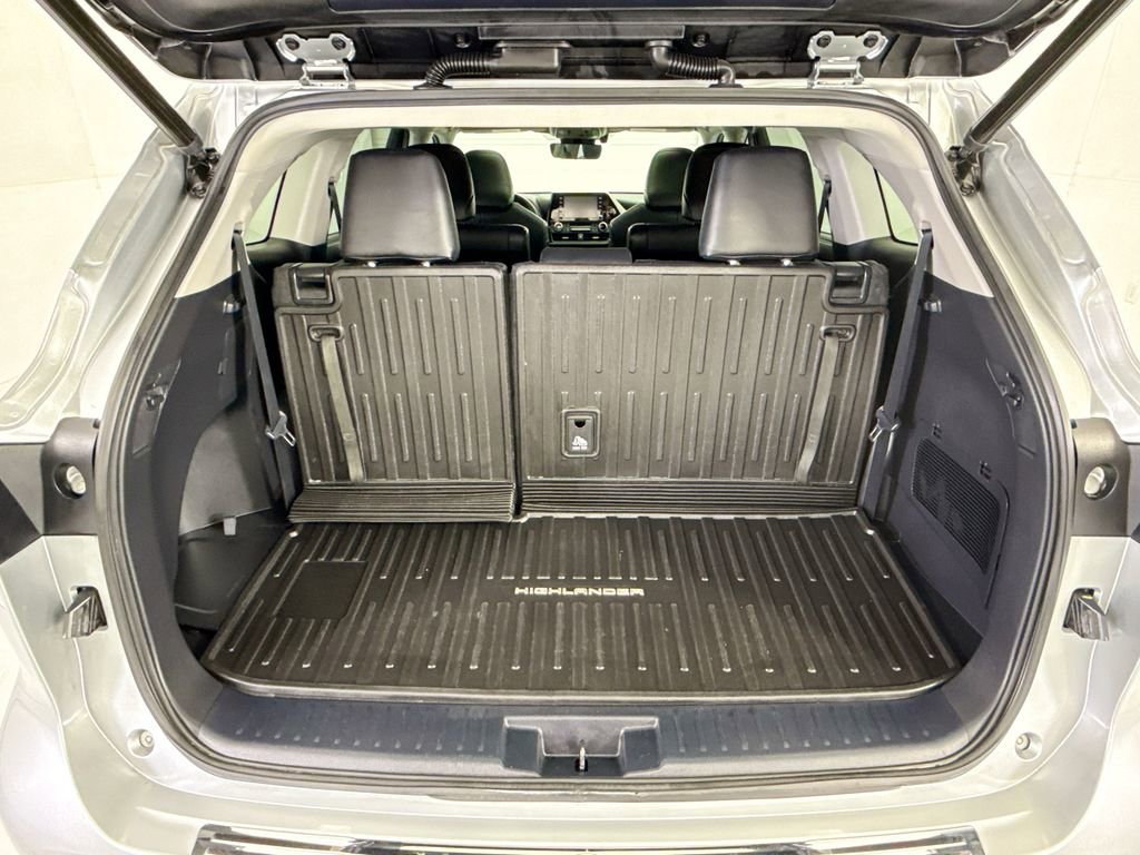 Used 2021 Toyota Highlander XLE FWD image 27