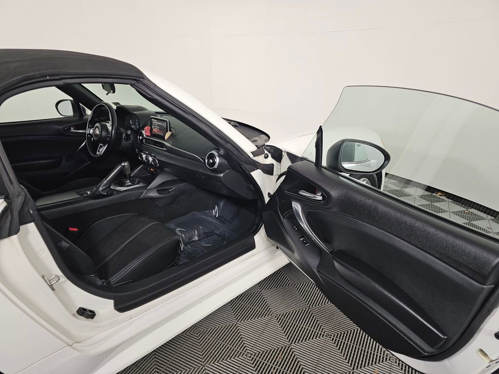 Used 2017 FIAT 124 Spider Classica image 13