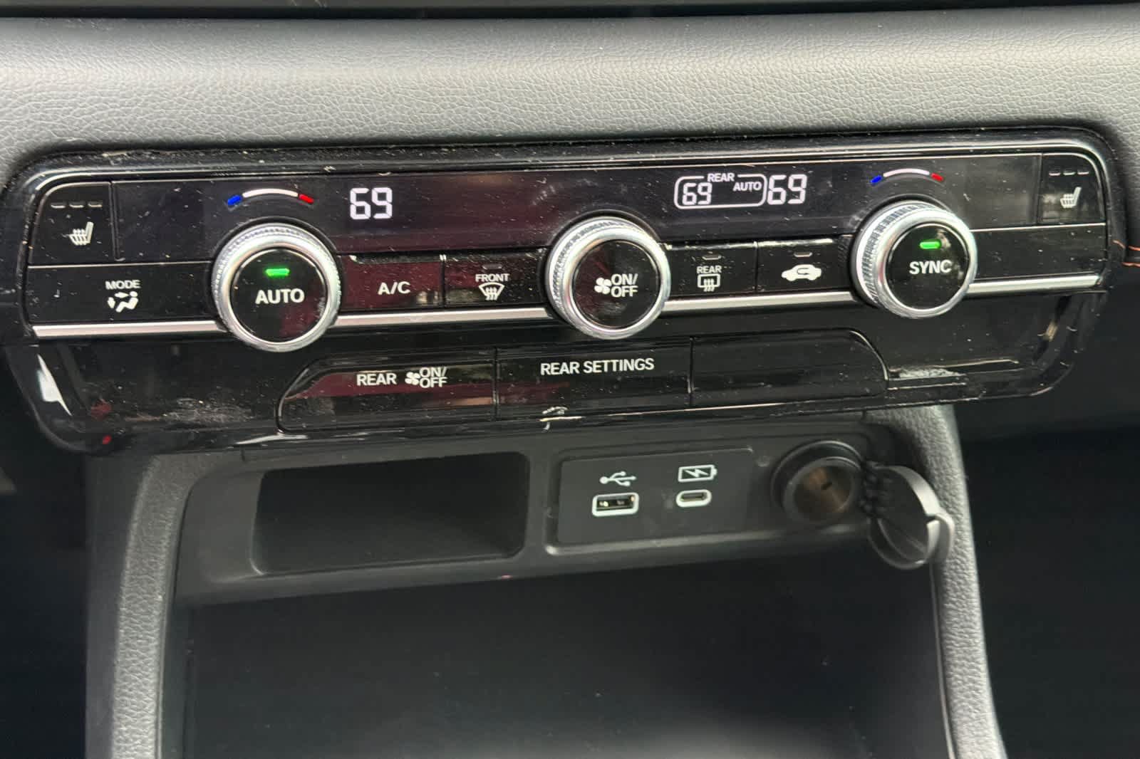Used 2025 Honda Pilot Sport image 23
