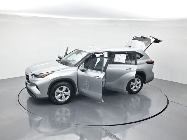 Used 2024 Toyota Highlander LE FWD image 47
