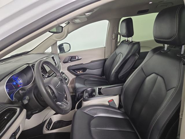 Used 2024 Chrysler Pacifica Select image 12