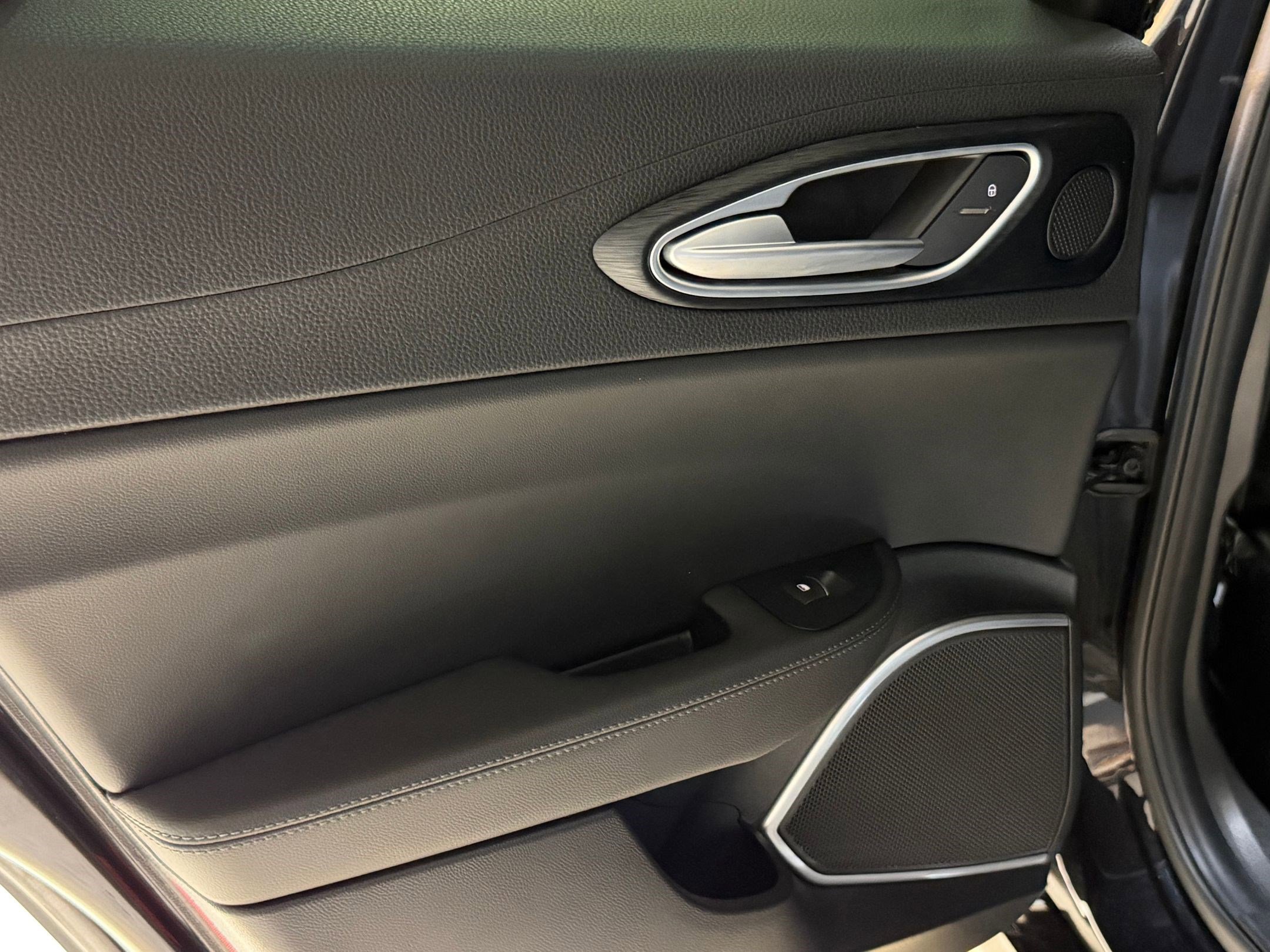 Used 2019 Alfa Romeo Giulia w/ Nero Edizione RWD image 32