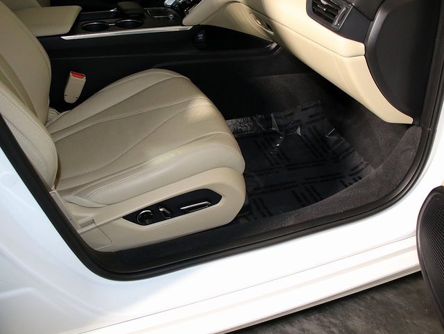 Certified 2025 Acura TLX w/ Technology Package image 35