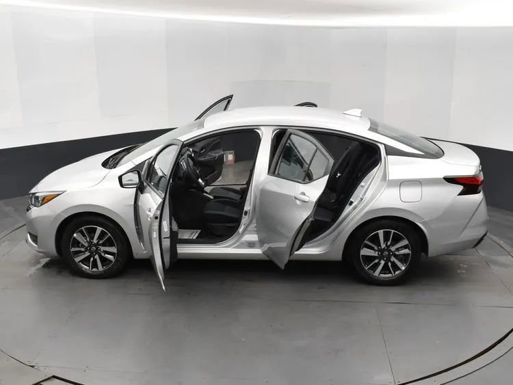 Used 2025 Nissan Versa SV FWD image 7