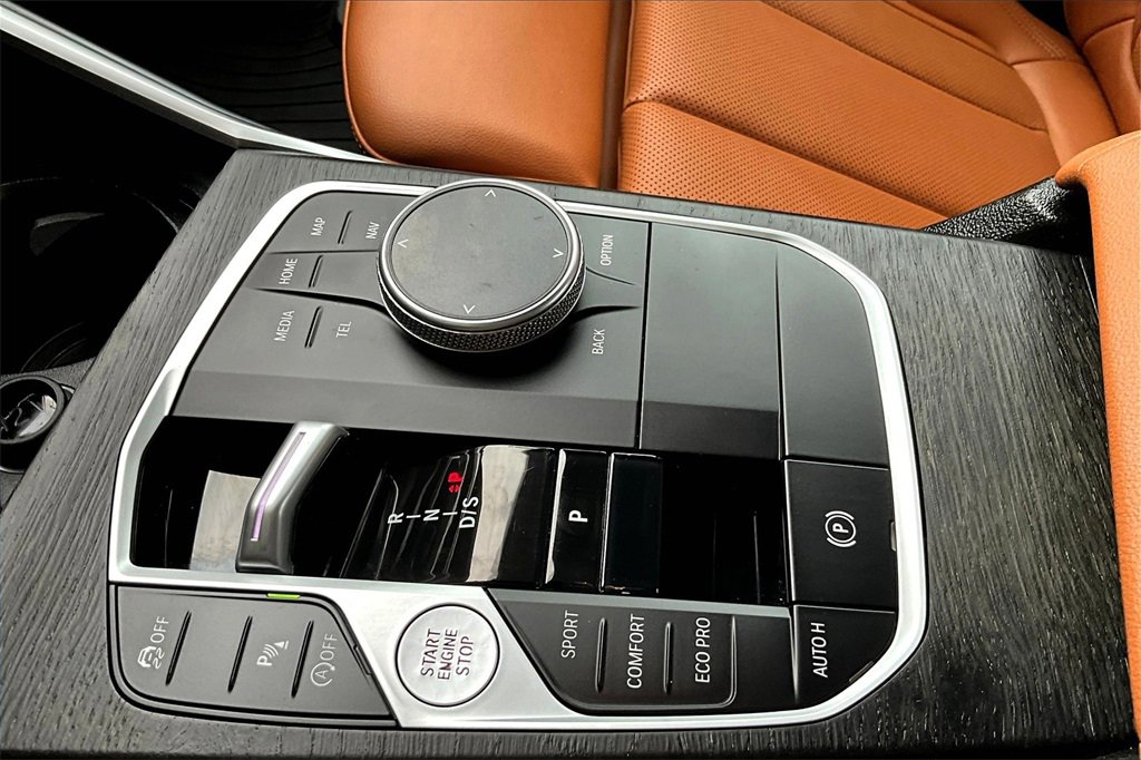 Used 2023 BMW 330i Sedan w/ Premium Package image 17
