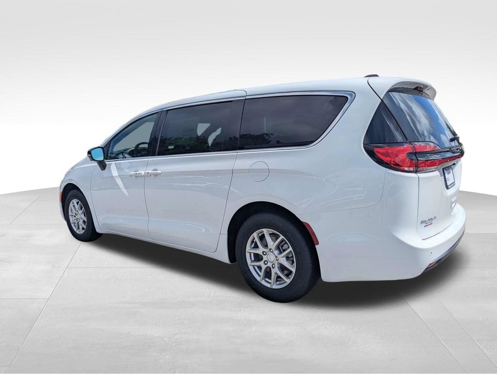 New 2027 Chrysler Pacifica Select w/ Family Tech Group FWD image 7