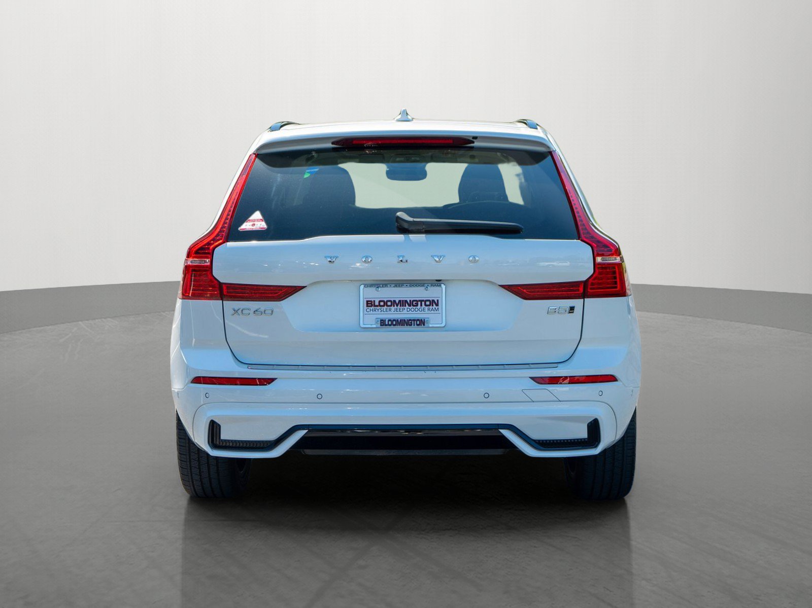 Used 2024 Volvo XC60 B5 Plus w/ Protection Package Premier AWD/4WD image 6