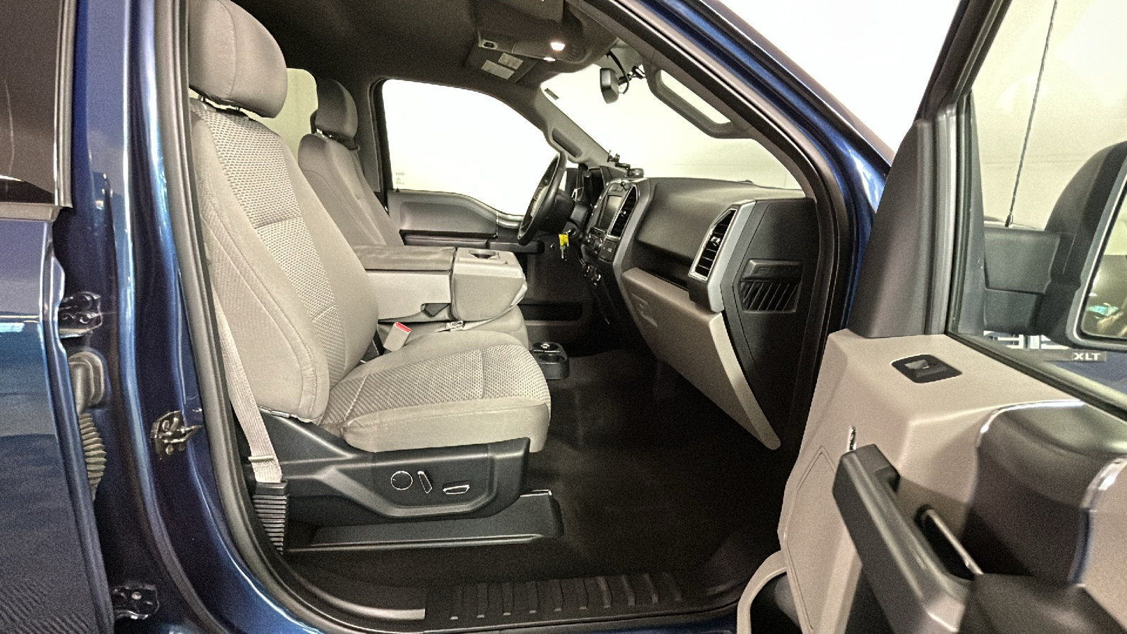 Used 2015 Ford F150 XLT w/ Equipment Group 302A Luxury AWD/4WD image 33
