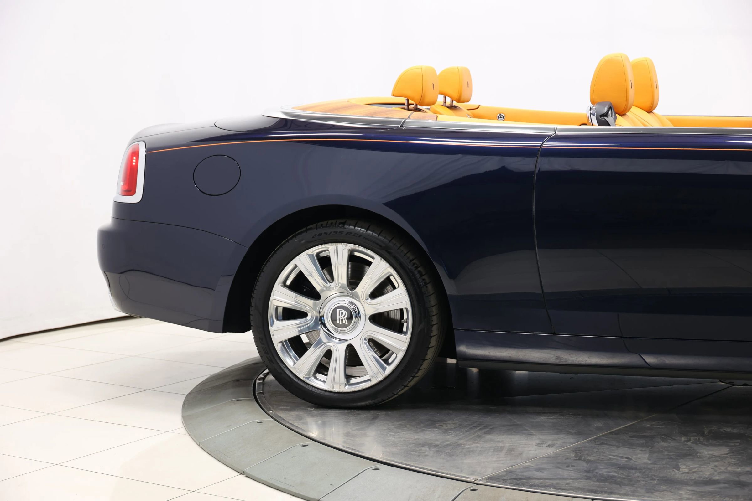Used 2016 Rolls-Royce Dawn image 63