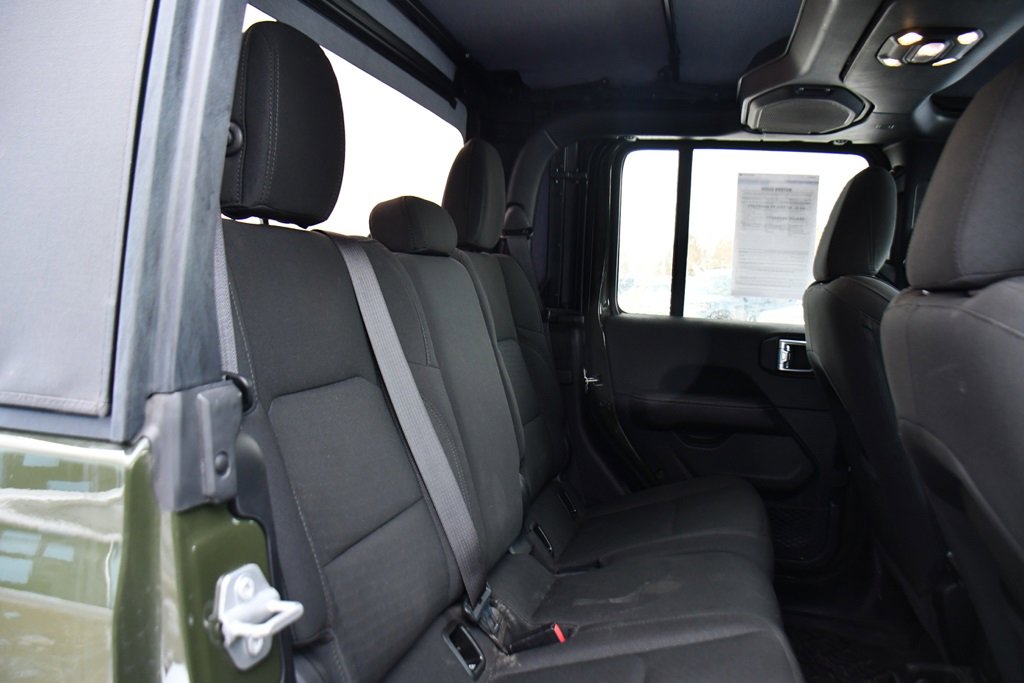 Used 2022 Jeep Gladiator Overland w/ Cold Weather Group image 16