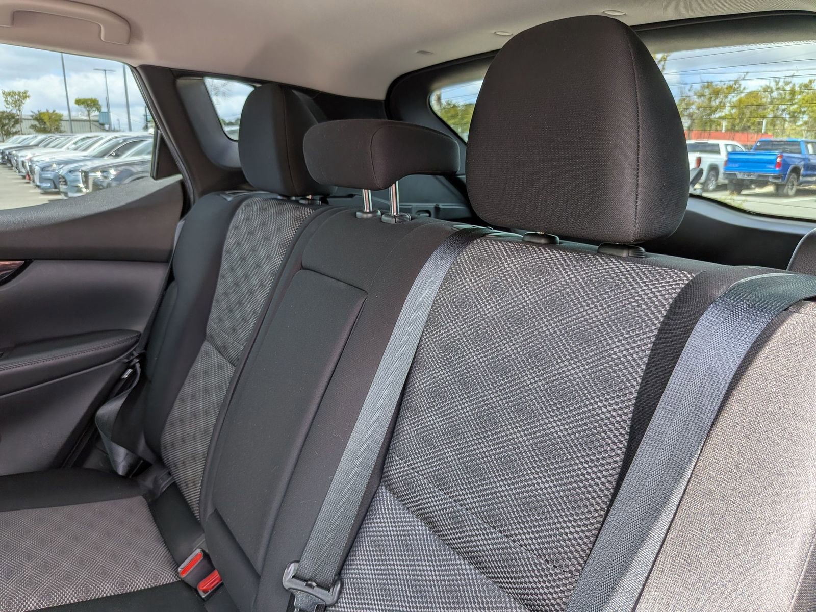 Used 2022 Nissan Rogue Sport SV image 29