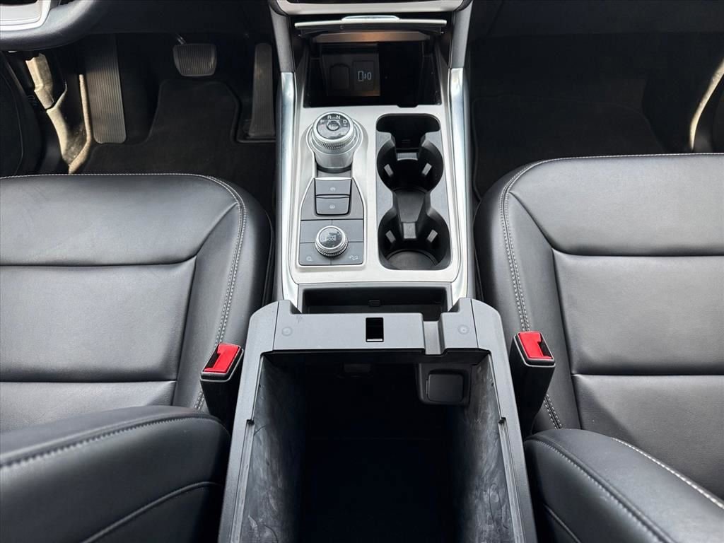 Used 2023 Ford Explorer XLT w/ Equipment Group 202A image 19