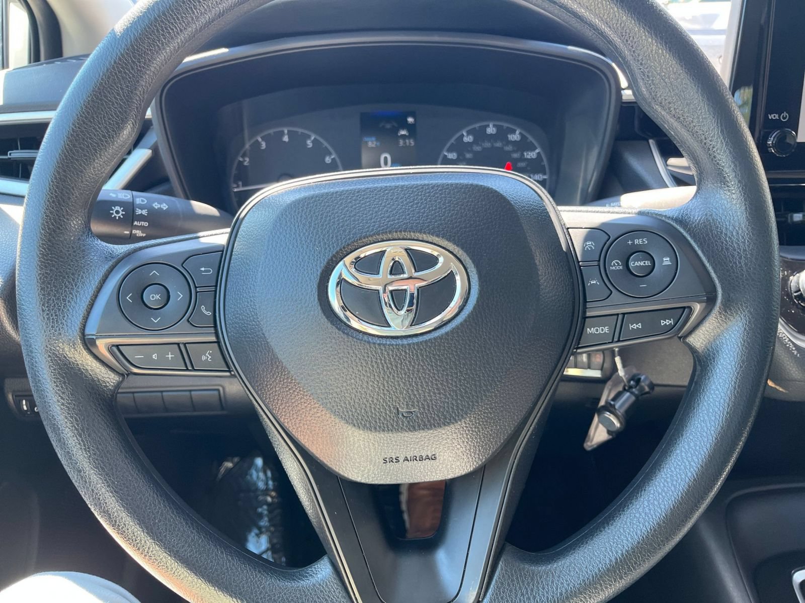 Used 2025 Toyota Corolla LE FWD image 28