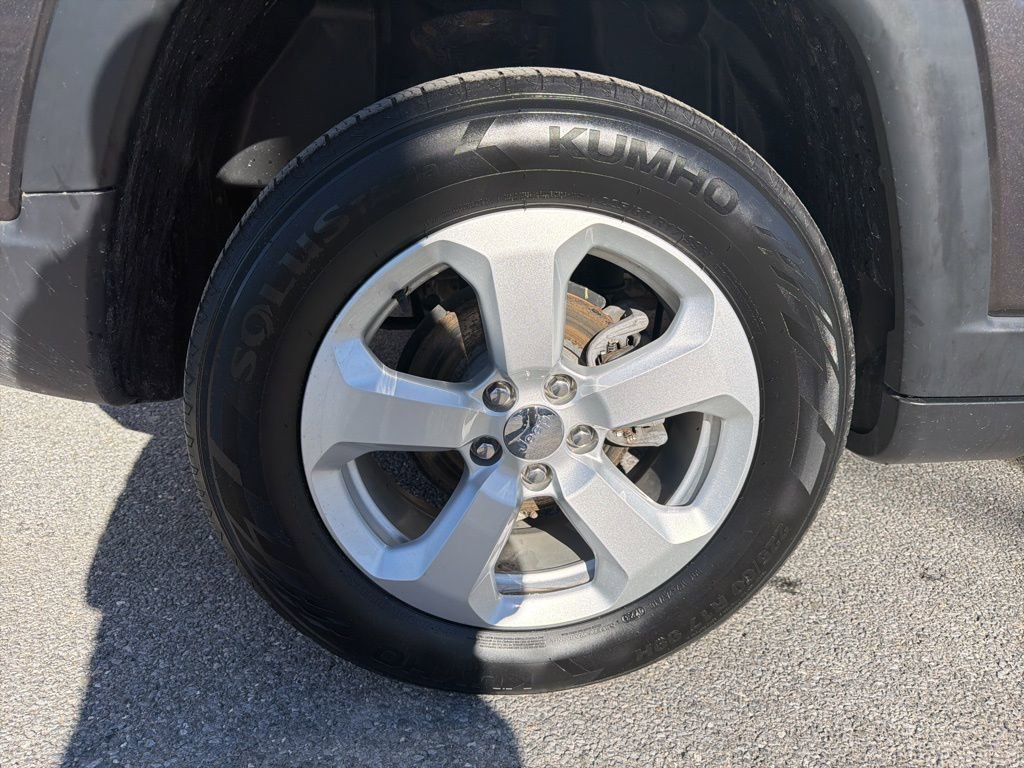 Used 2020 Jeep Compass Latitude w/ Cold Weather Group image 12