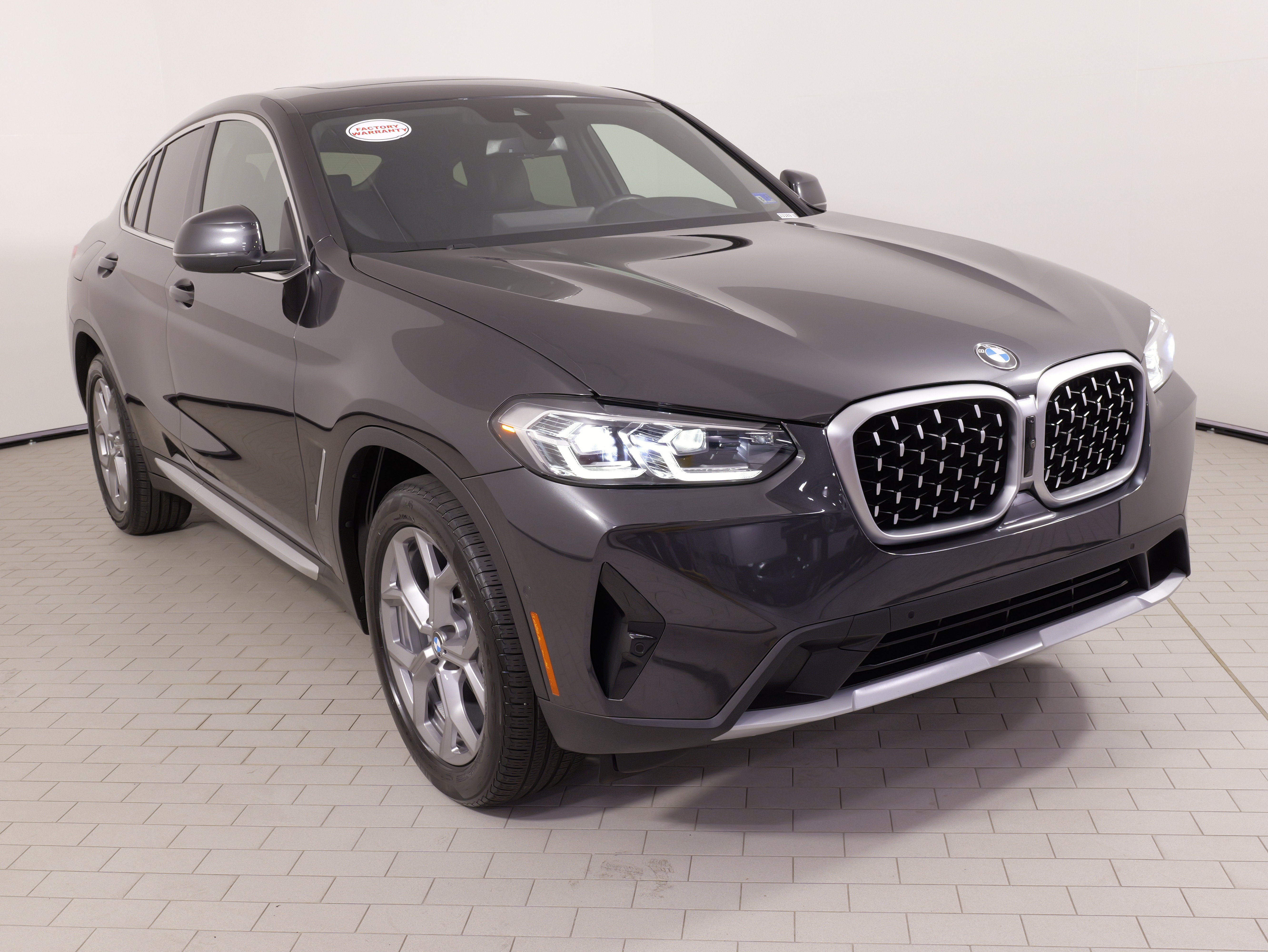 Used 2025 BMW X4 xDrive30i AWD/4WD image 6